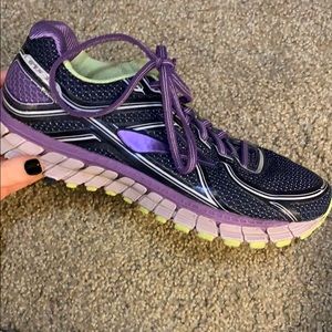 Brooks GTS Size 9